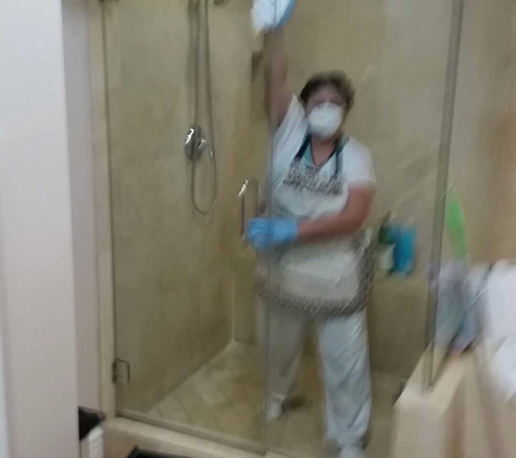 Juanitas home.cleaning - Los Angeles, CA. Juanita cleaning the shower