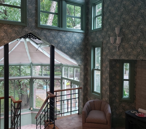 Windy City Painters - Chicago, IL. Sun room wallpaper installation. Chicago painter.