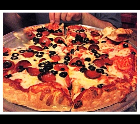 Green Lantern Pizzeria - Madison Heights, MI