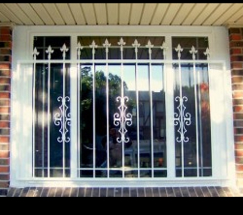 ACI Supply inc.. iron bars with spear top designs white
