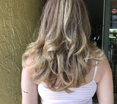 Annie's Unisex Salon - Deerfield Beach, FL