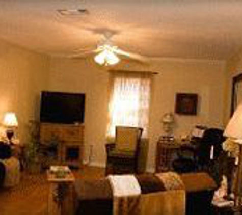 River Rock Bed and Breakfast Cottages - Cleburne, TX