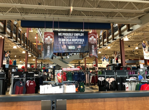 DICK'S Sporting Goods - Woodbury, MN