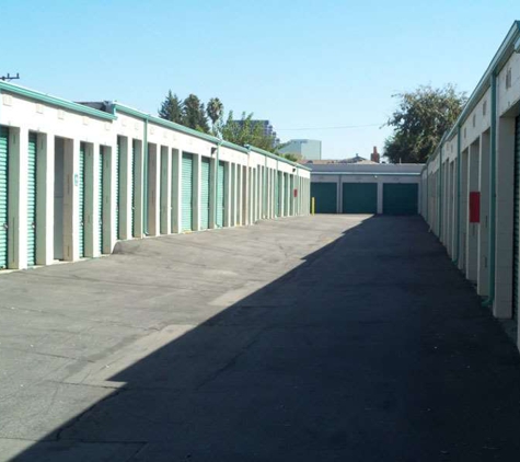 Extra Space Storage - Glendale, CA