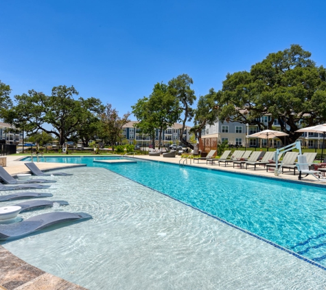 Estraya Boerne Apartments - Boerne, TX