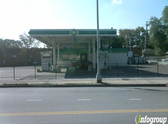 B P Gas Station - Chicago, IL