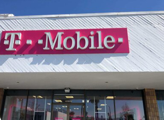 T-Mobile - Reseda, CA