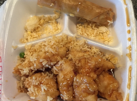 Great Wall Express - Pflugerville, TX. Where's the rice? All the sauce is on the bottom of the bag and not on the chicken.