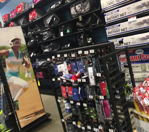 DICK'S Sporting Goods - Cedar Hill, TX