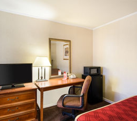 Econo Lodge - Northborough, MA