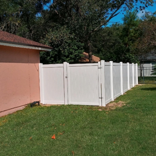 Silverman Fence - Jacksonville, FL. White Vinyl Gate