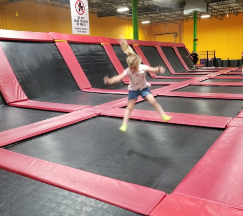 Rockin' Jump Trampoline Park Carol Stream - Carol Stream, IL