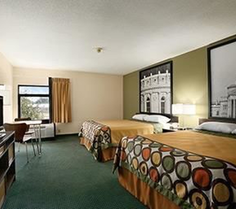 Super 8 by Wyndham Columbia City - Columbia City, IN