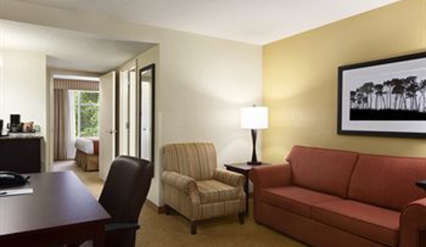 Country Inns & Suites - Dover, OH