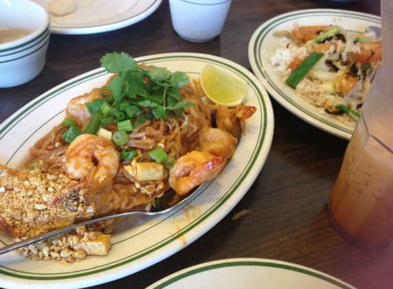 Khao Thai Restaurant - Panorama City, CA