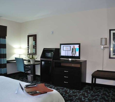 Hampton Inn & Suites Nashville @ Opryland - Nashville, TN