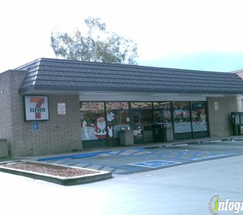 7-Eleven - Tustin, CA