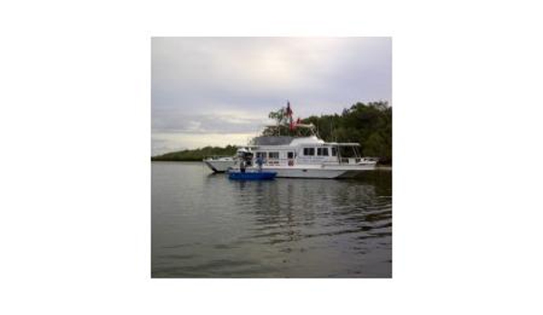 Tin Can Bay Houseboats