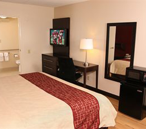 Red Roof Inn - Essington, PA