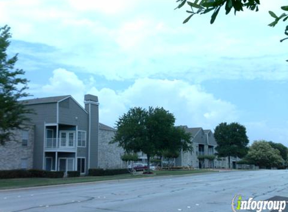 Waterford On The Green - North Richland Hills, TX