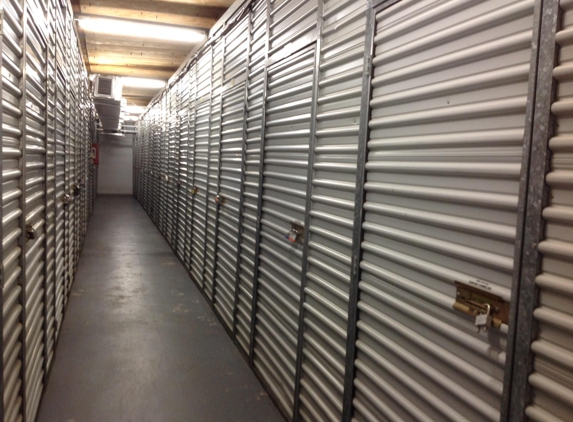 Life Storage - Pompano Beach, FL