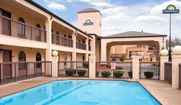 Days Inn & Suites by Wyndham Stockbridge South Atlanta - Stockbridge, GA