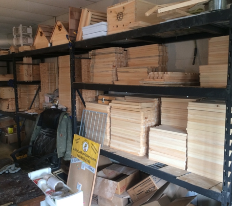 Little LaRue Apiary Bee supply - Mount Vernon, OH. Shop Photos Bee Hives