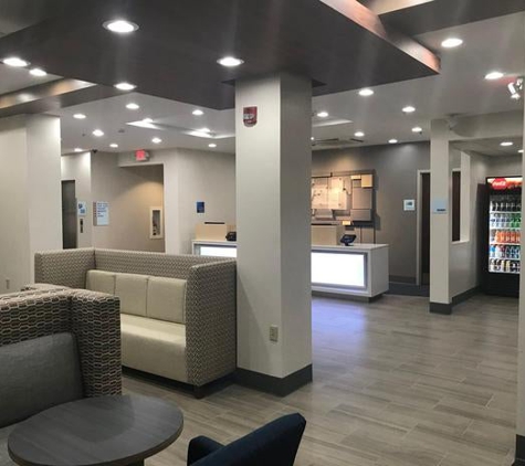 Holiday Inn Express & Suites Canton - Canton, MS