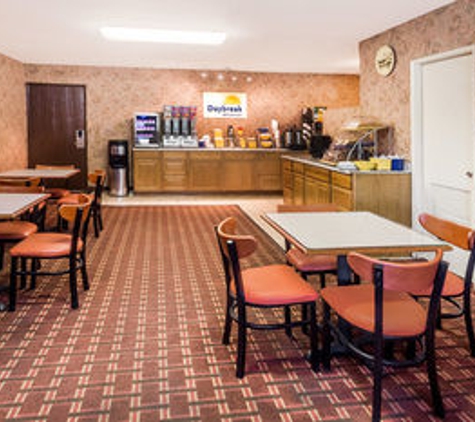 Days Inn & Suites by Wyndham Anaheim At Disneyland Park - Anaheim, CA