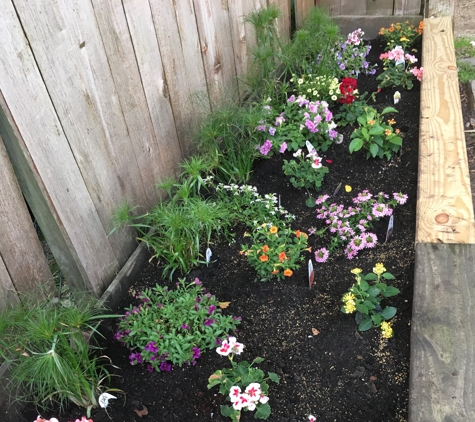 Canoyer Garden Center - Grimes, IA