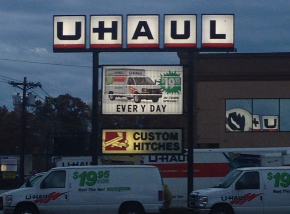 U-Haul Moving & Storage of Saddle Brook - Saddle Brook, NJ