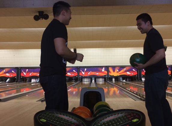 AMF Centennial Lanes - Charlotte, NC