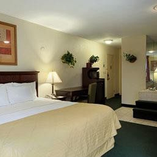 Ramada by Wyndham Groton - Groton, CT