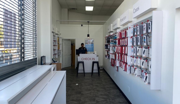 CPR Cell Phone Repair Rosedale - Rosedale, NY. Store Interior of CPR Cell Phone Repair Rosedale NY