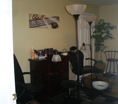 Broadway Salon and Spa - Aurora, IN