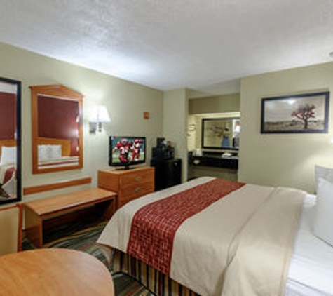 Red Roof Inn - Chattanooga, TN