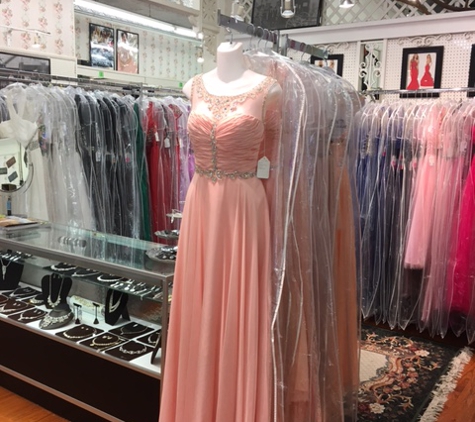 Gold Nugget Pawn Shop - Hope, IN. Over #300 New and Consignment Prom Gowns