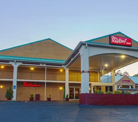 Red Roof Inn - Crossville, TN