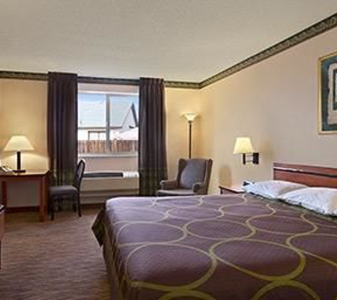 Super 8 by Wyndham Colorado Springs Airport - Colorado Springs, CO