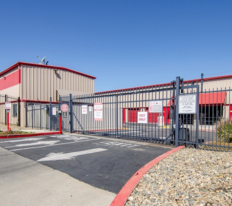 Security Public Storage- Escondido - Escondido, CA. Electronic Gate Entry in Escondido, CA