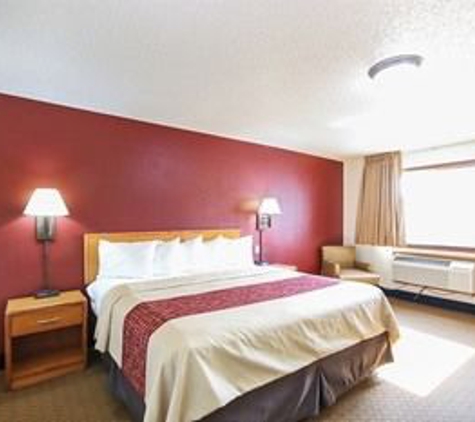 Red Roof Inn - Maryville, MO