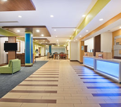 Holiday Inn Express & Suites Uniontown - Uniontown, PA