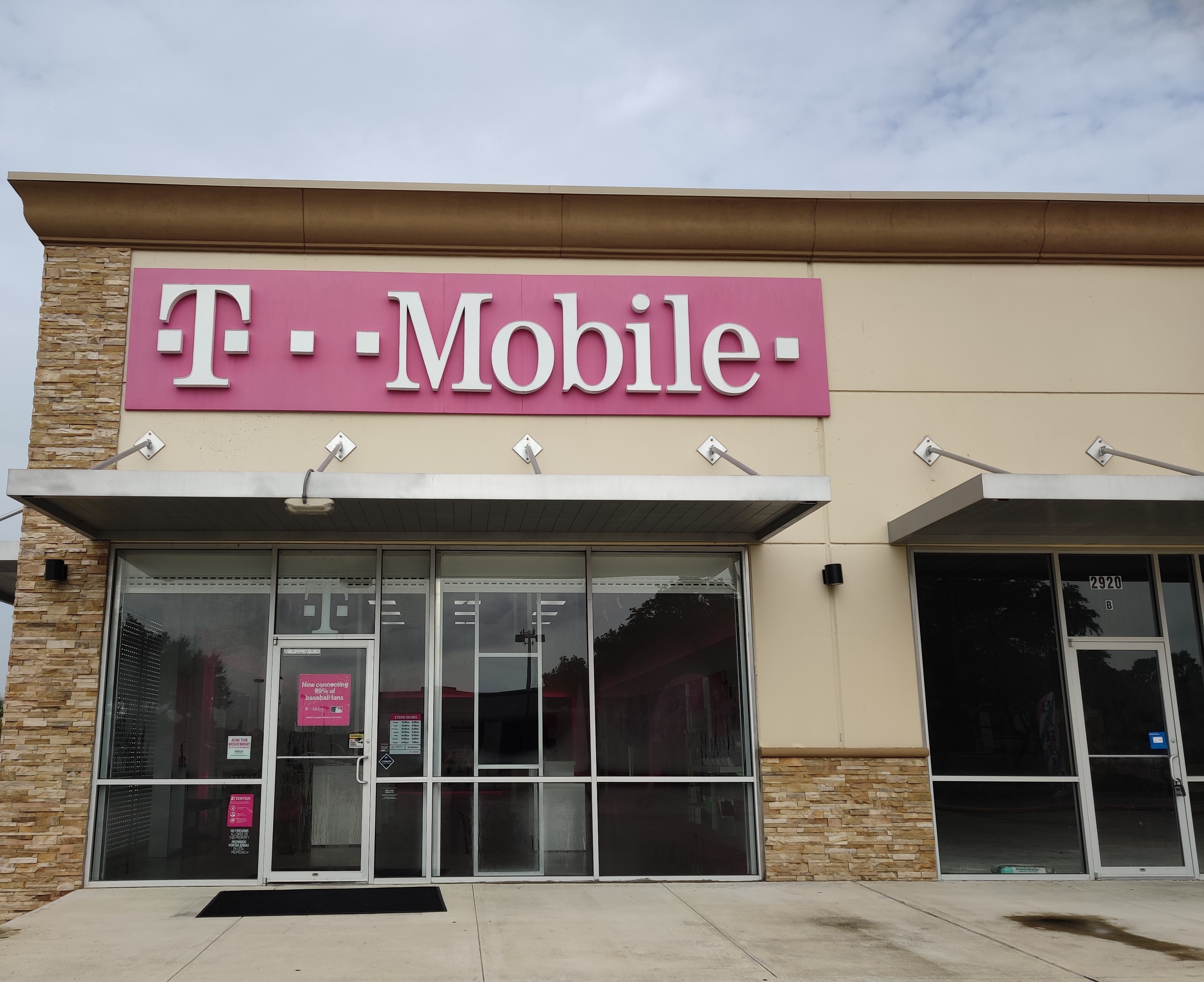 Metro By T Mobile 570 El Dorado Blvd Webster Tx 77598 Yp Com