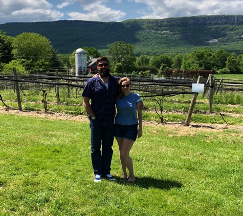 Whitecliff Vineyard & Winery - Gardiner, NY