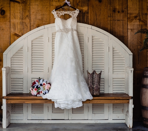 Bill & Jessica Photography - Chatsworth, GA. Iconic Wedding Dress