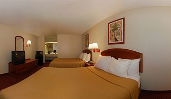 Super 8 by Wyndham San Antonio at I-10 - San Antonio, TX