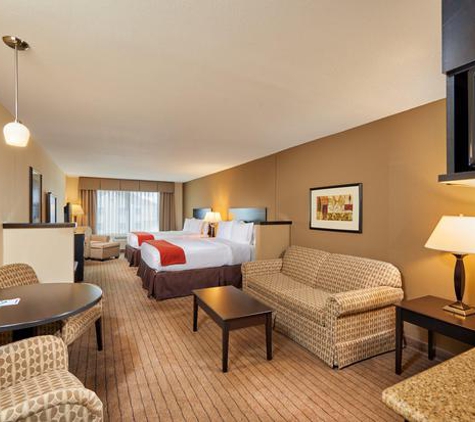 Holiday Inn Express & Suites El Paso Airport - El Paso, TX