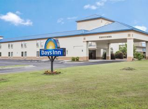 Days Inn by Wyndham Selma - Selma, NC