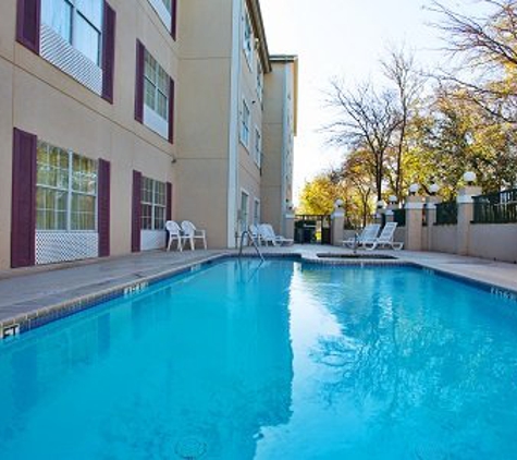 Country Inns & Suites - Round Rock, TX