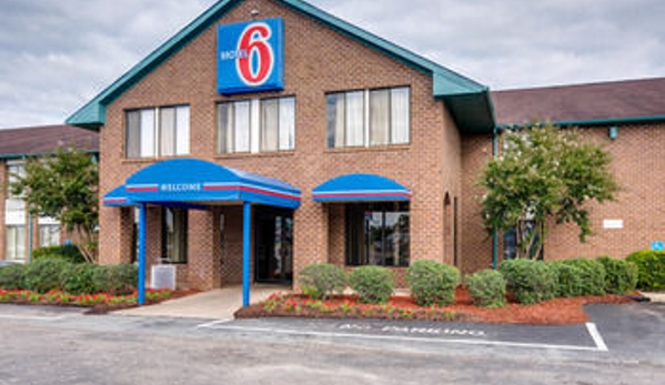 Motel 6 - Roanoke Rapids, NC